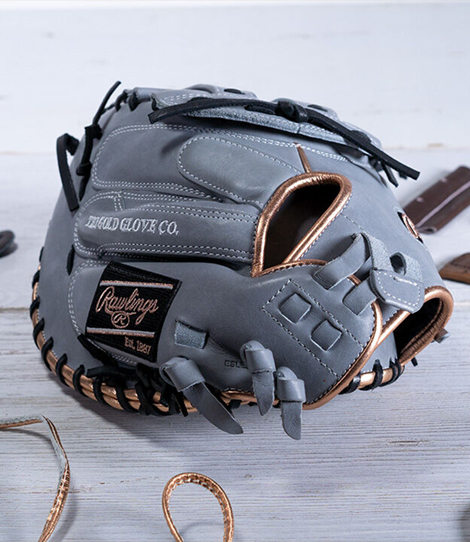 baseball glove manufacturers