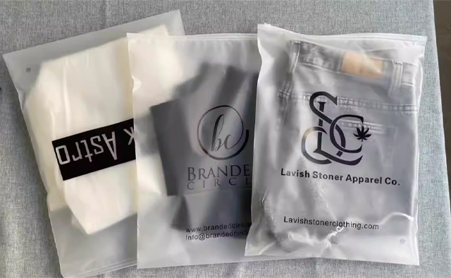 custom apparel packaging